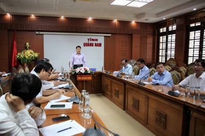 Phó Chủ tịch UBND tỉnh Trần Văn Tân chủ trì buổi làm việc. Ảnh: A.N