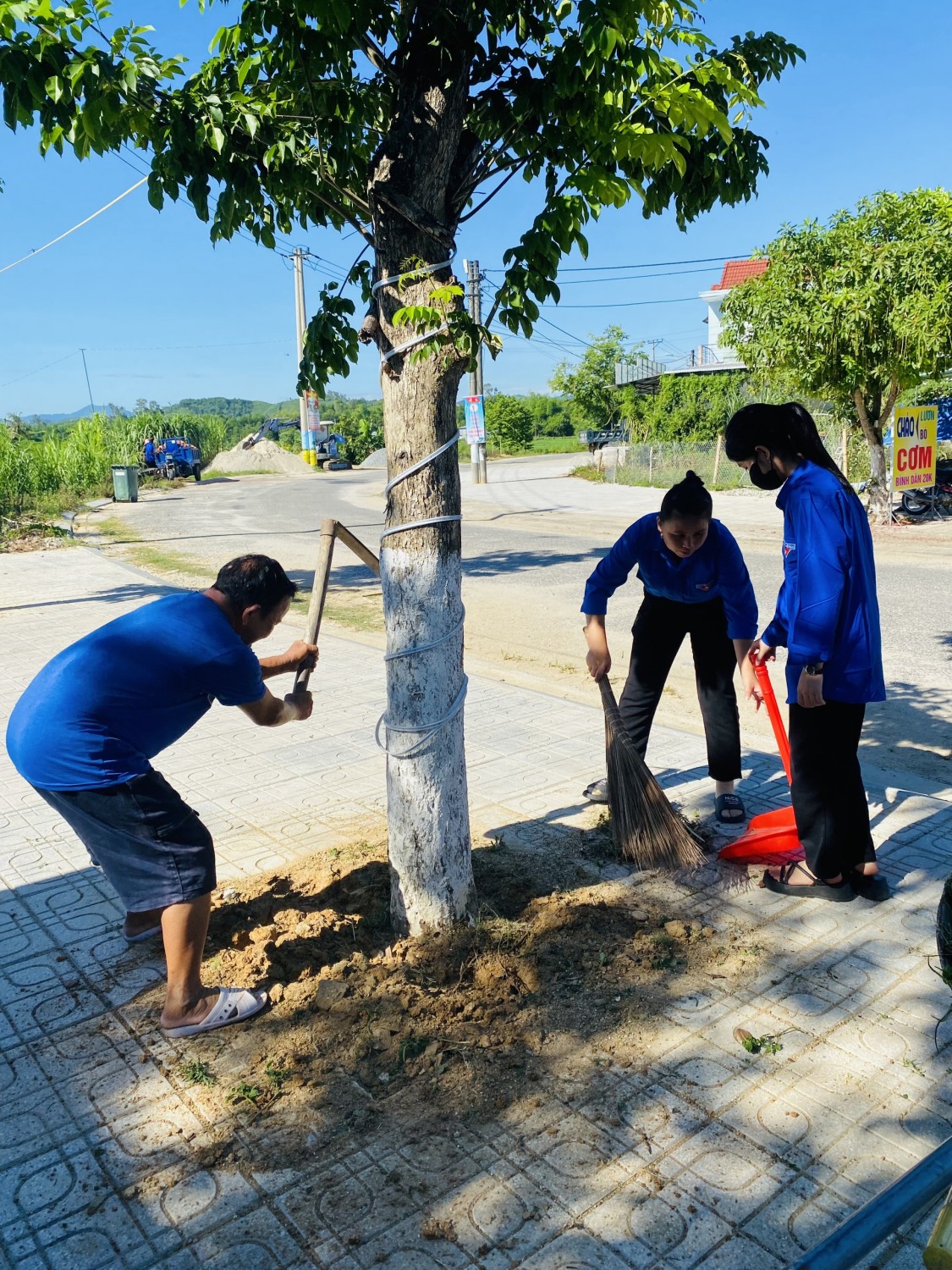 Đoàn thị trấn Phú Thịnh tổ chức “Chiến sĩ tình nguyện xây dựng đô thị Sáng - Xanh - Sạch - Đẹp - Văn minh -An toàn"