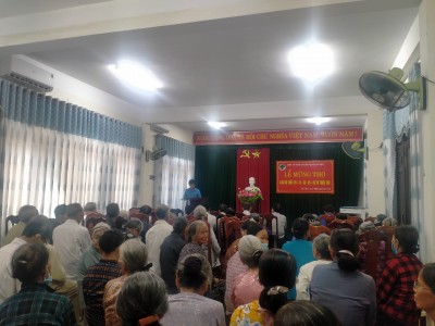 UBND thị trấn phối hợp với Hội người cao tuổi thị trấn Phú Thịnh tổ chức trao bằng mừng thọ năm 2023
